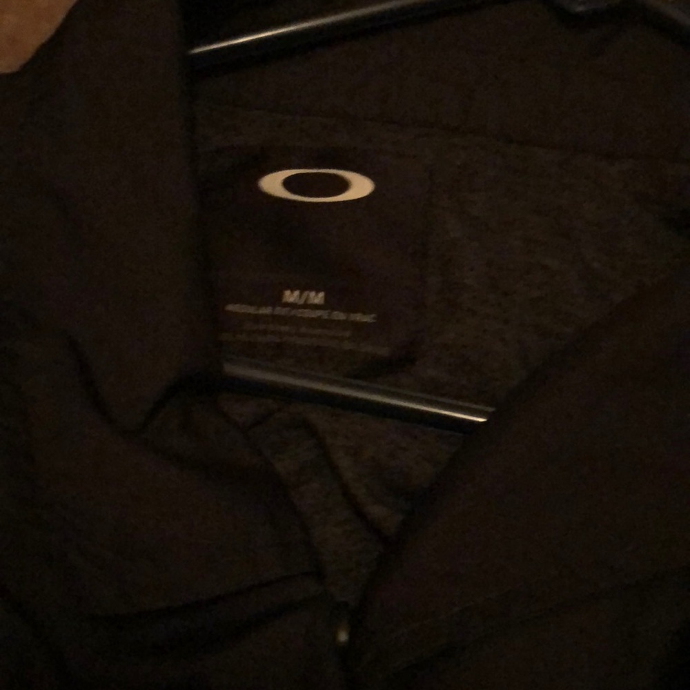 Oakley - Picture 2 of 5